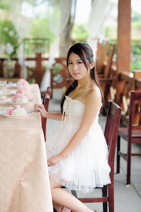 飘逸长发小清新MM校园写真