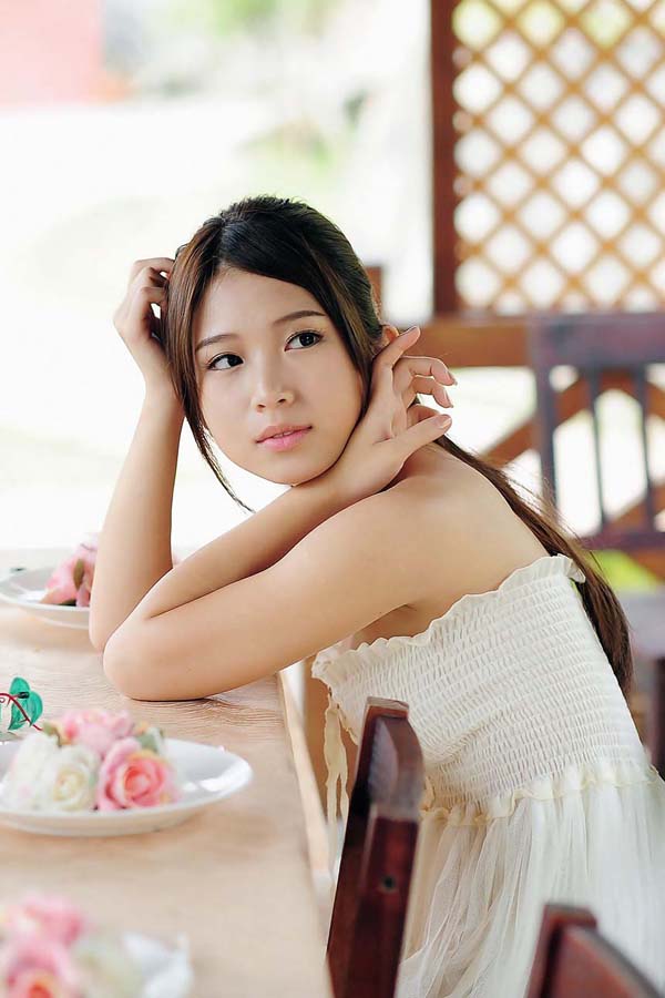 飘逸长发小清新MM校园写真