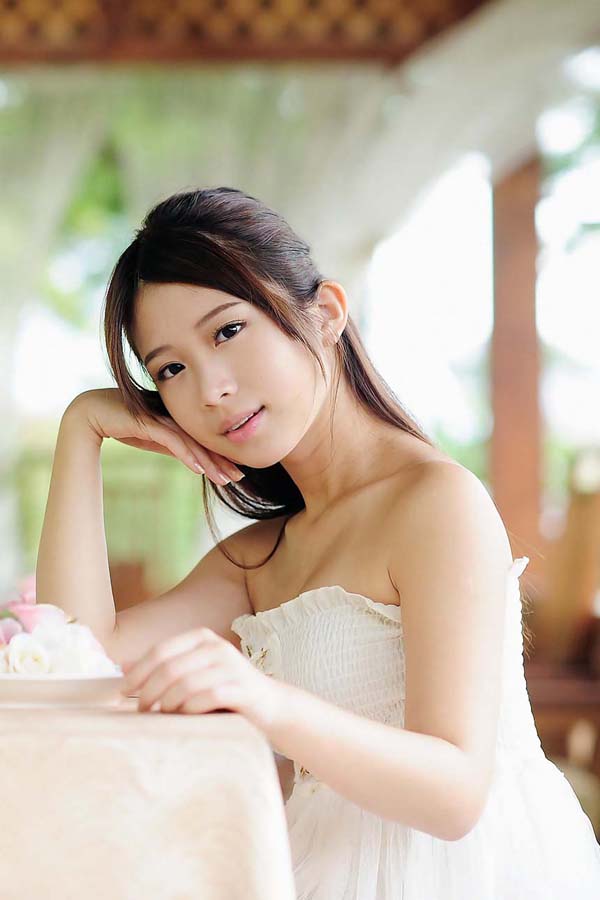 飘逸长发小清新MM校园写真