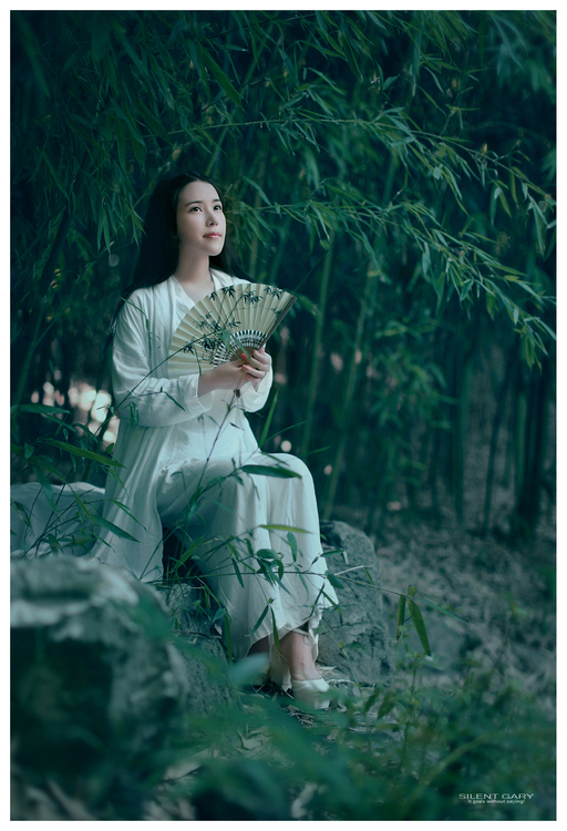 唯美少女的竹林里的秘密