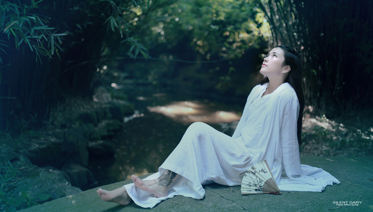 唯美少女的竹林里的秘密