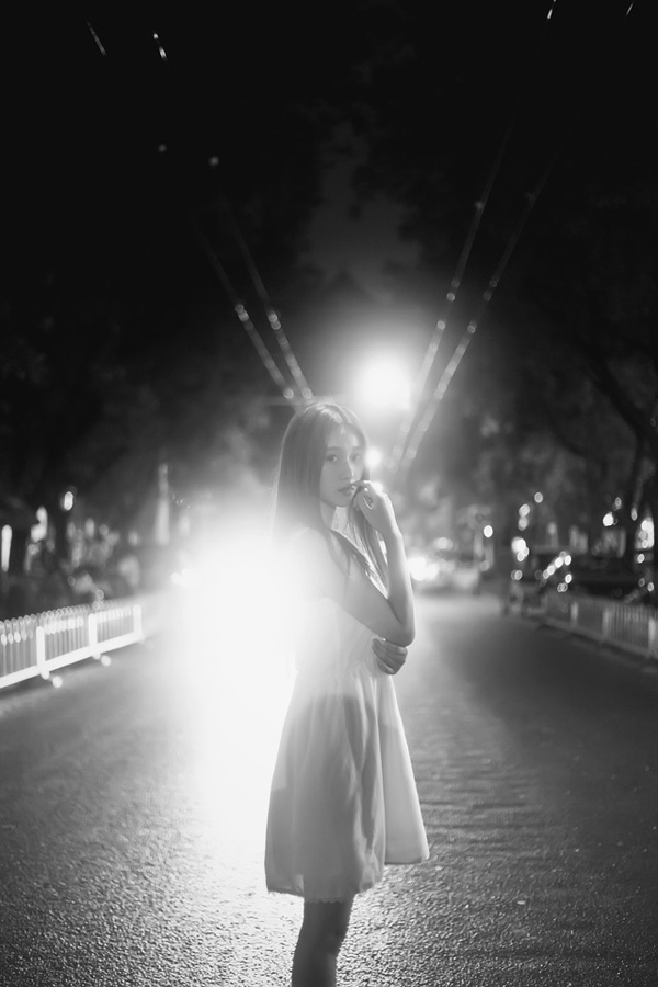 气质美女黑白唯美写真