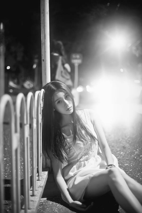 气质美女黑白唯美写真