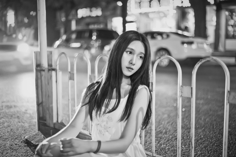 气质美女黑白唯美写真