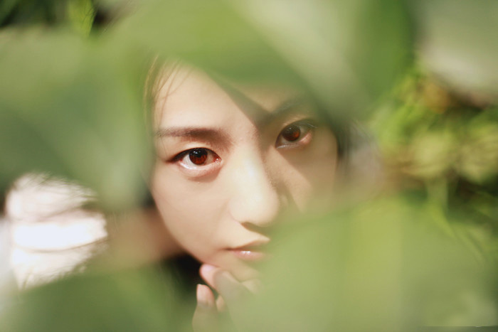 靓丽白衣女孩唯美写真