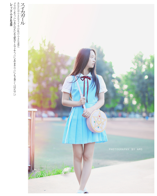 篮球场上酷爱西瓜的妹子