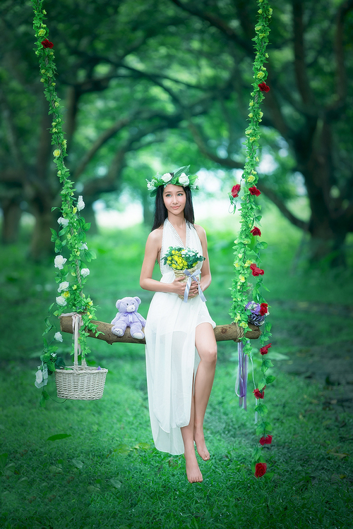 橄榄树下的花季少女