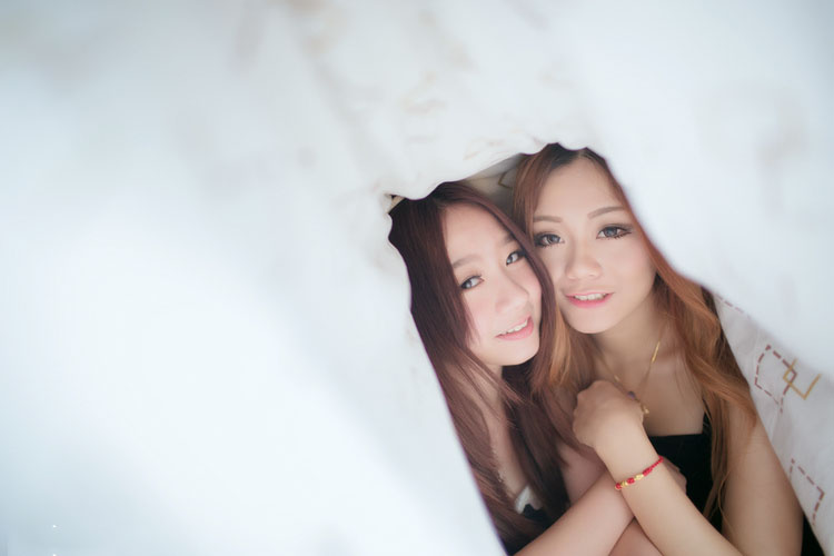 性感姐妹花的闺房之谜