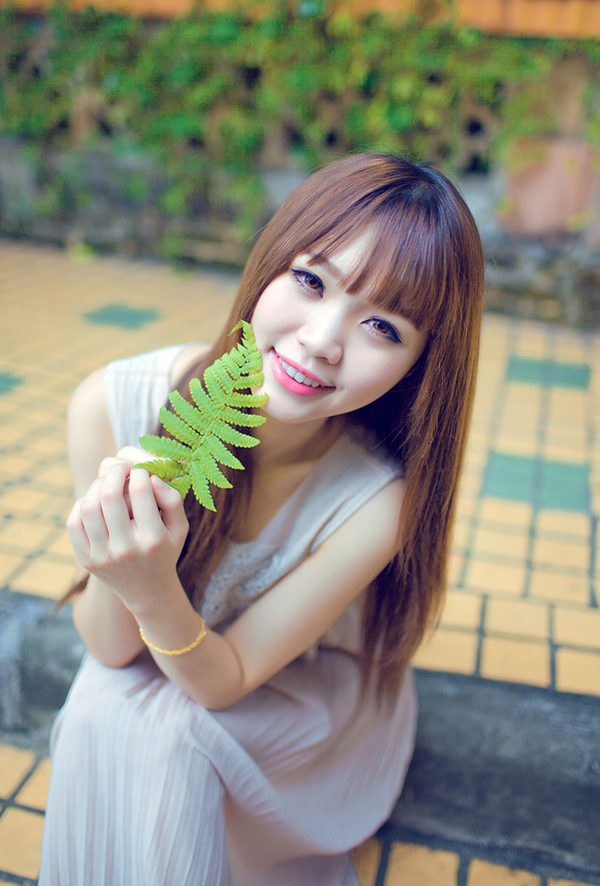 可爱美女清纯夏日迷人街拍写真