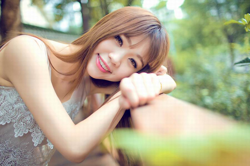 可爱美女清纯夏日迷人街拍写真