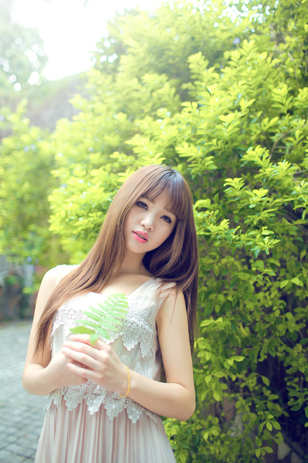 可爱美女清纯夏日迷人街拍写真