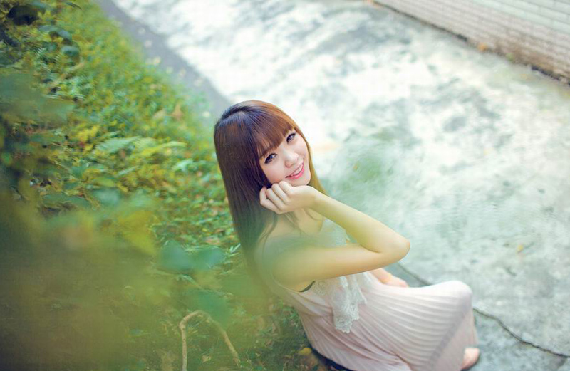 可爱美女清纯夏日迷人街拍写真