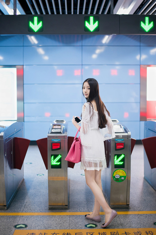 小清新美女薄纱短裙甜美迷人照