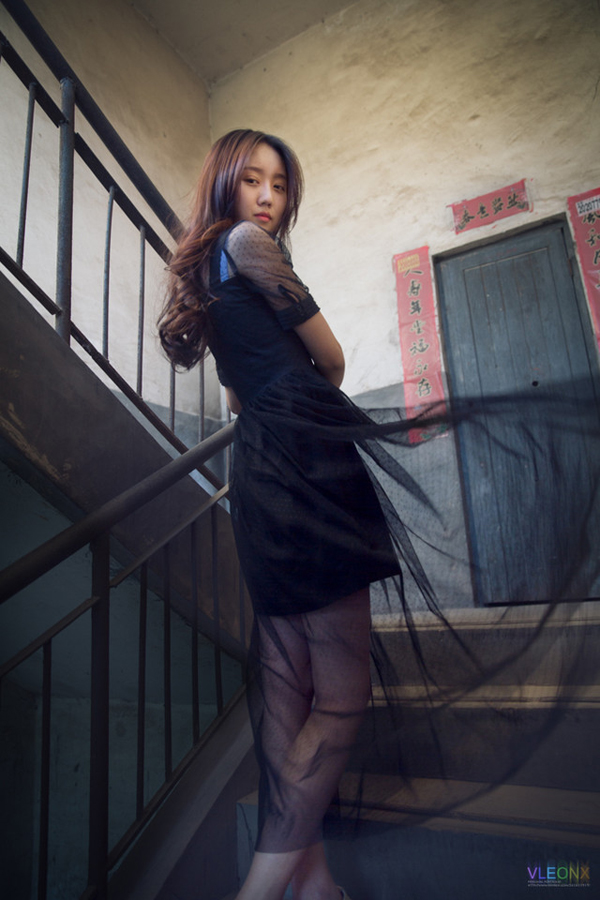 绝色女汉子黑丝迷人写真