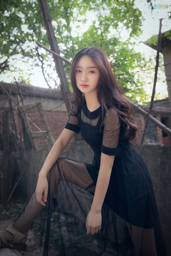 绝色女汉子黑丝迷人写真