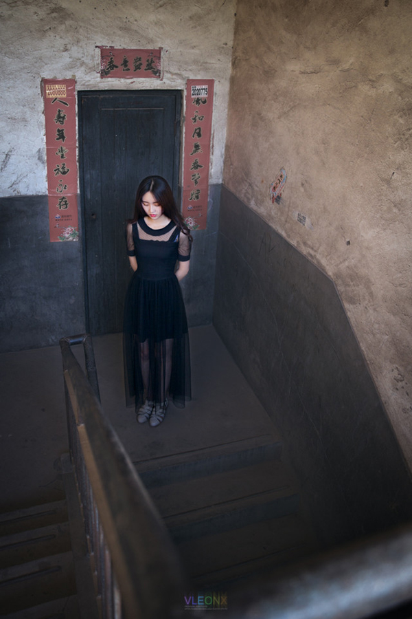 绝色女汉子黑丝迷人写真