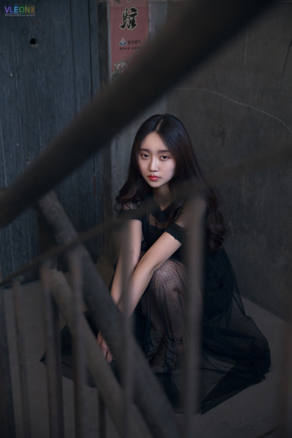 绝色女汉子黑丝迷人写真