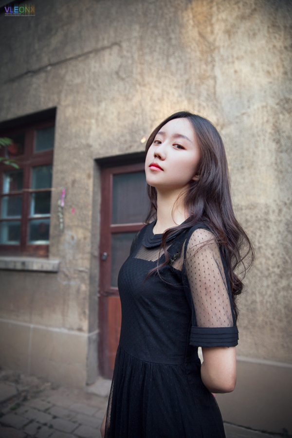 绝色女汉子黑丝迷人写真