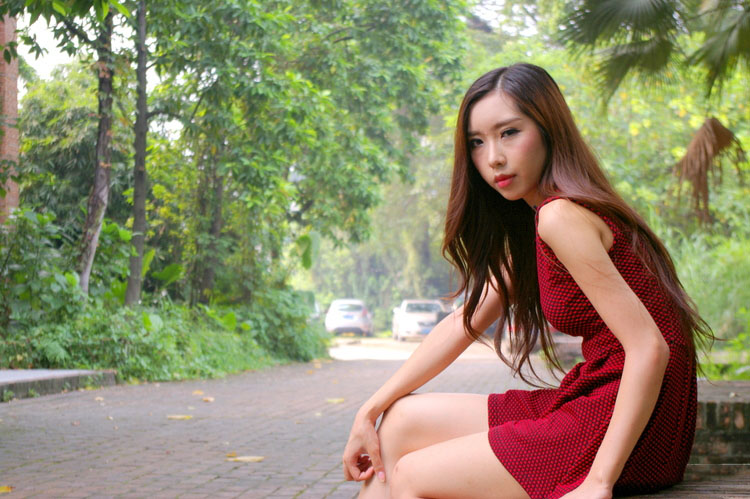 邻家姑娘的红裙美拍