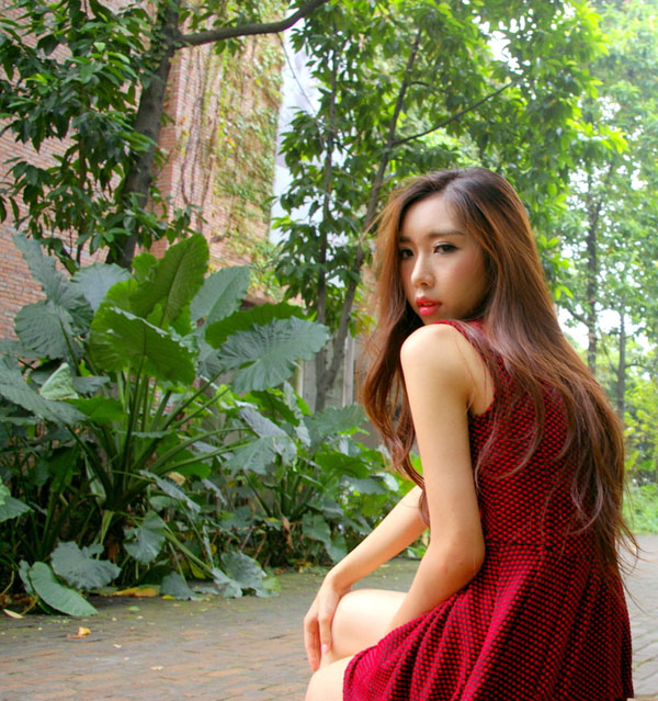 邻家姑娘的红裙美拍