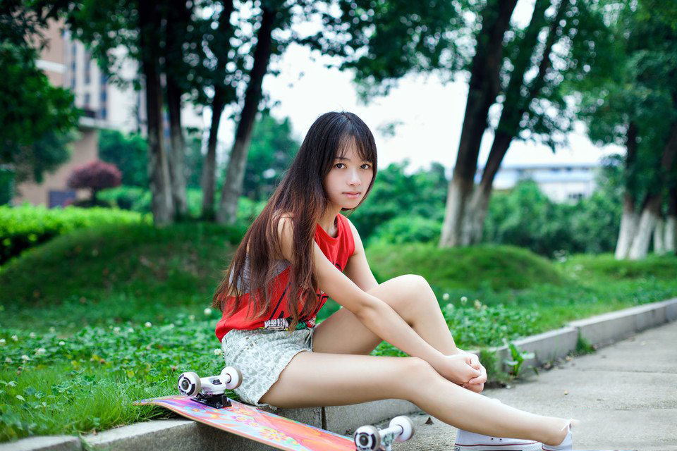 青纯滑板少女高清写真大图