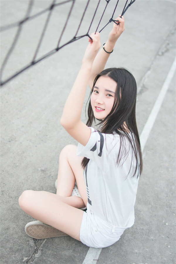 古灵精怪的小美女唯美写真