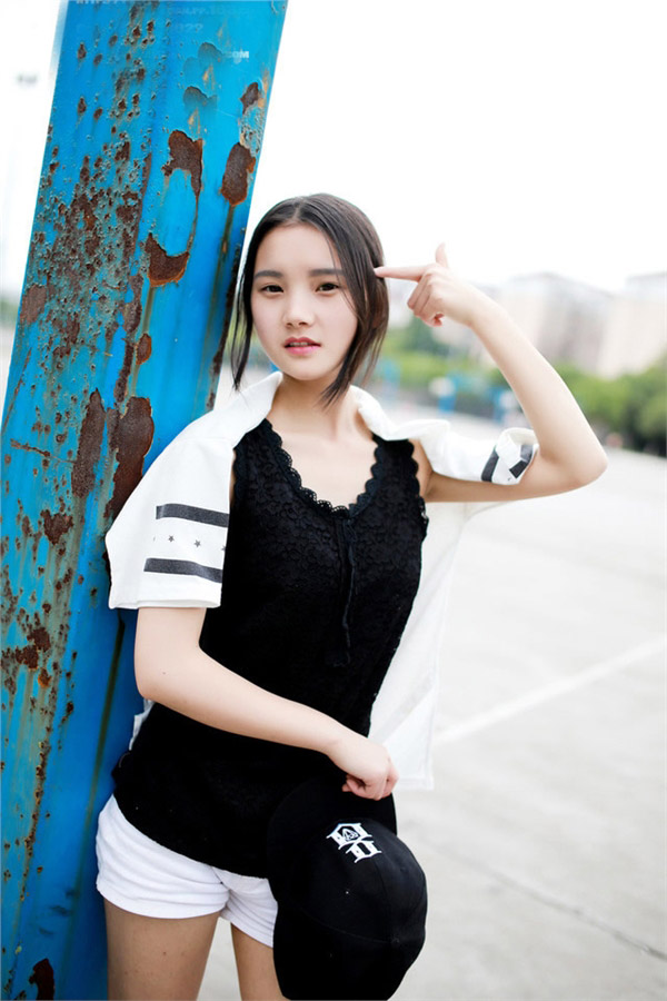 古灵精怪的小美女唯美写真