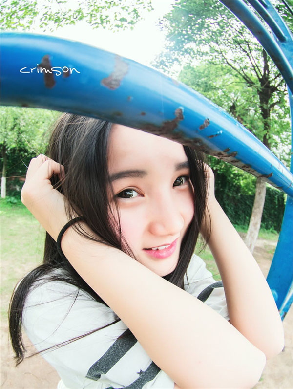 古灵精怪的小美女唯美写真