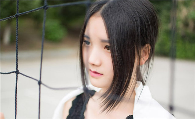 古灵精怪的小美女唯美写真