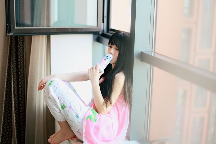 清纯小美女慵懒的周末生活写真