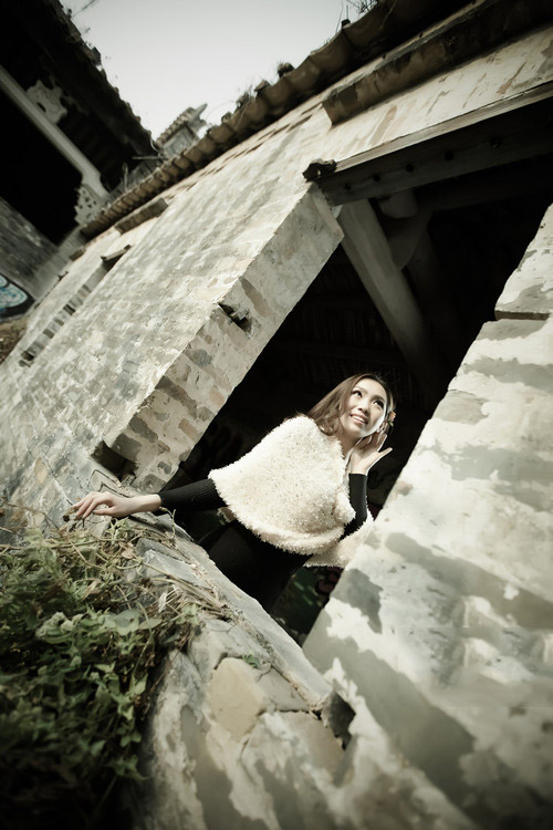 迷失在古镇之中的性感女郎