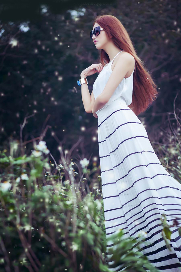 清纯美女甜美户外迷人写真