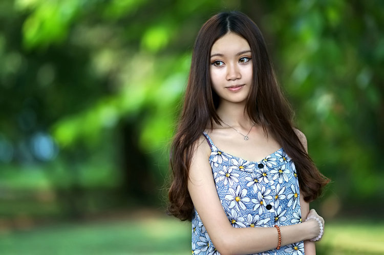 徘徊在路间的你美艳如花