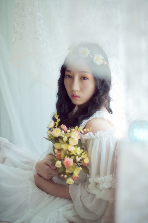 你的美丽却透出淡淡的忧伤