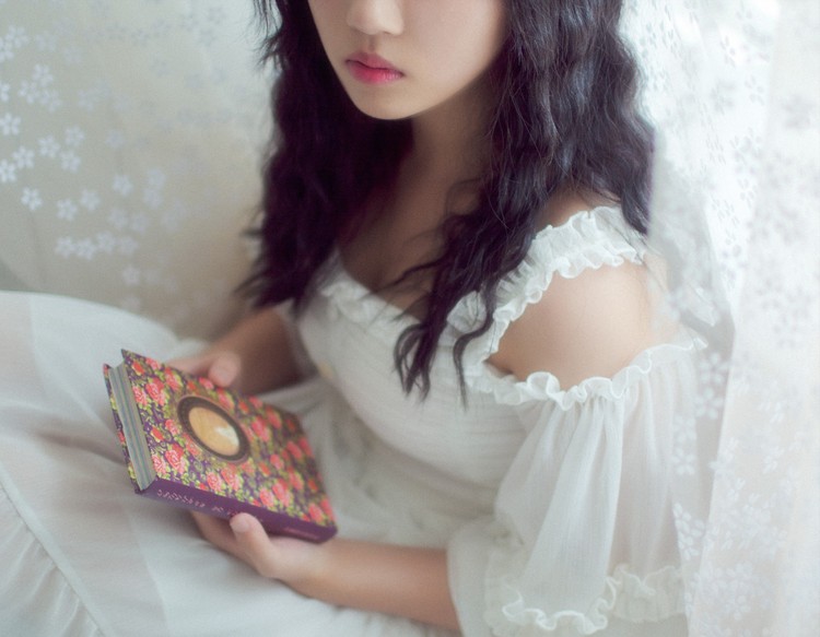 你的美丽却透出淡淡的忧伤