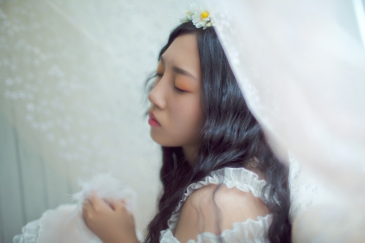 你的美丽却透出淡淡的忧伤