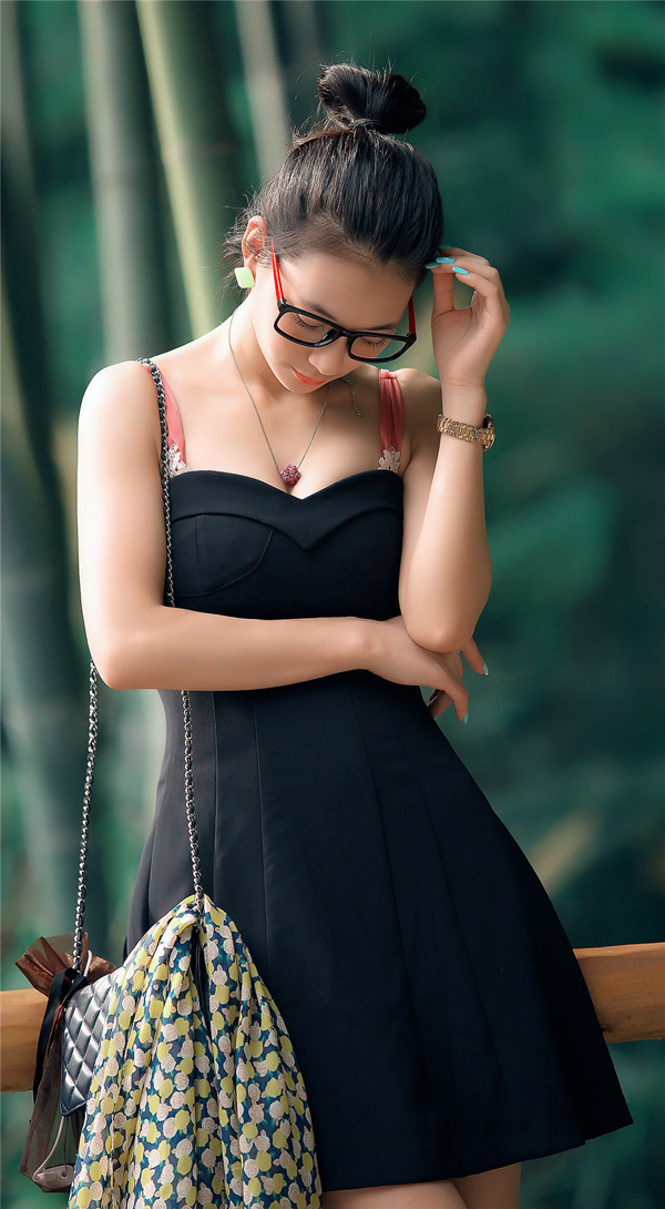 性感丰满美女户外写真