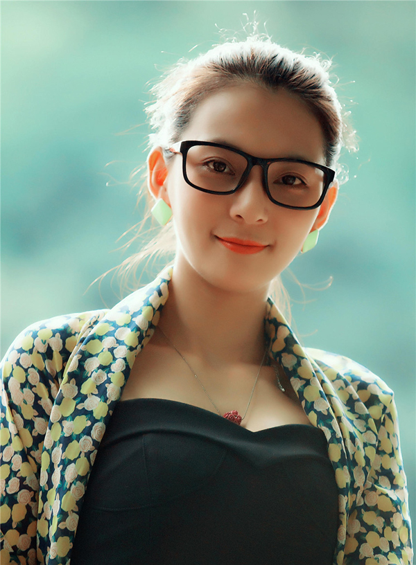 性感丰满美女户外写真