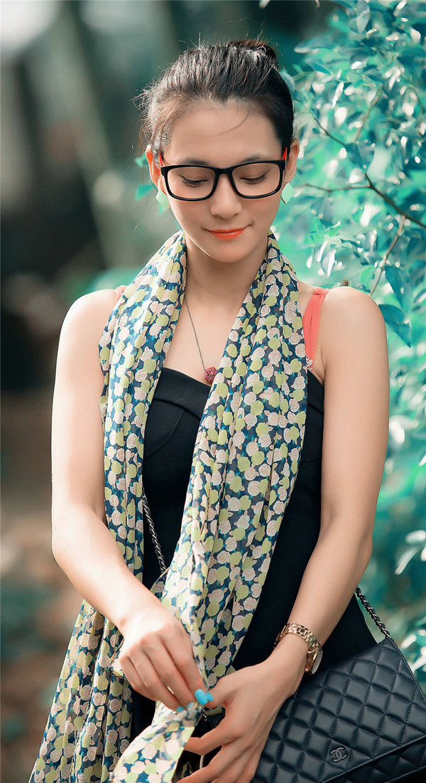 性感丰满美女户外写真