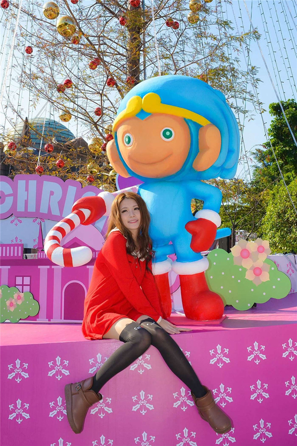 性感迷人美女游乐园写真