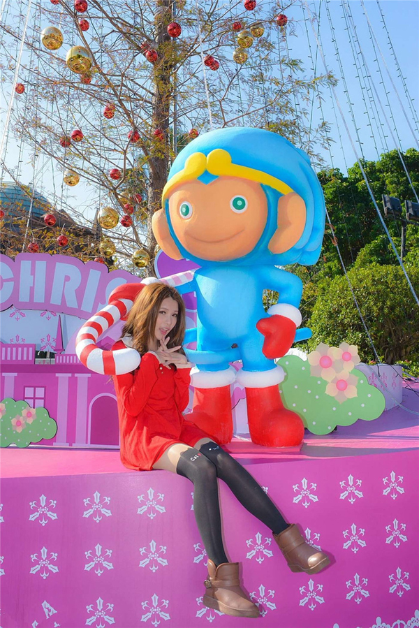 性感迷人美女游乐园写真