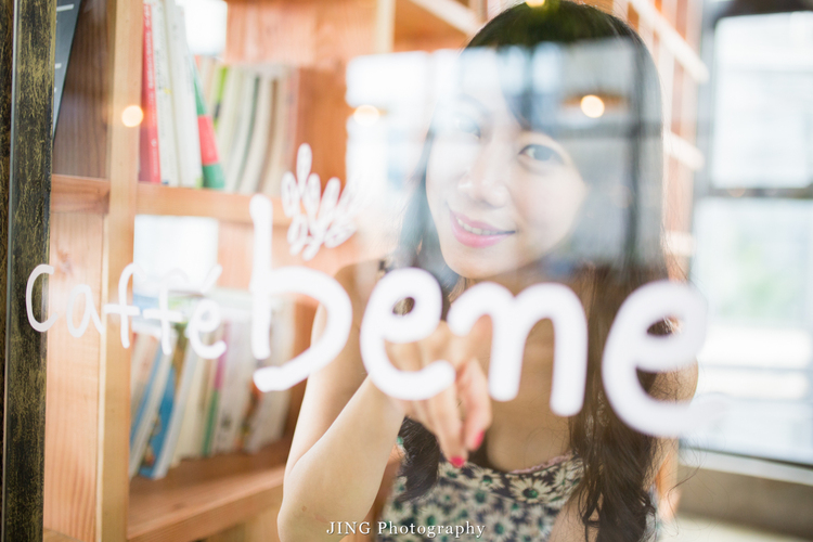 在咖啡厅遇见的清纯姑娘