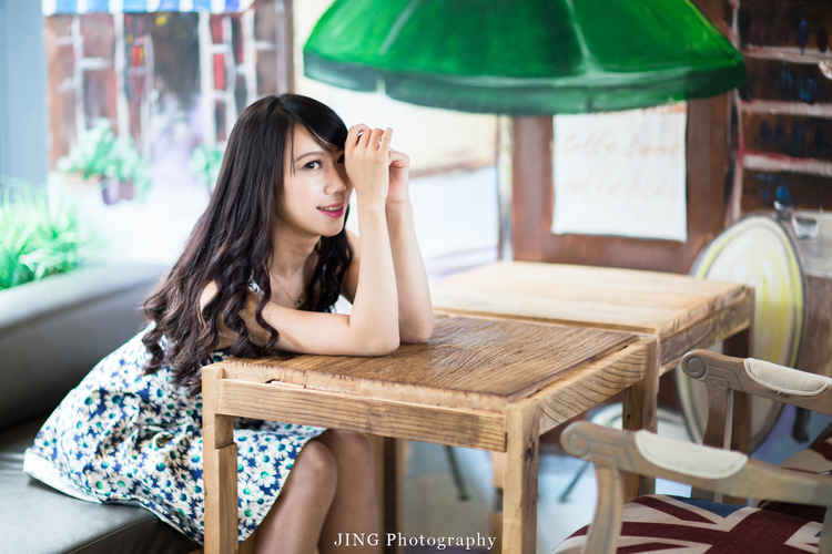 在咖啡厅遇见的清纯姑娘