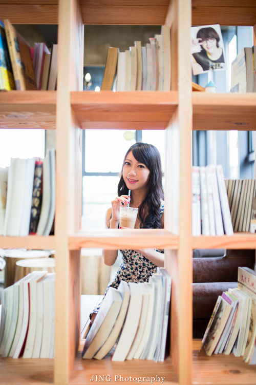 在咖啡厅遇见的清纯姑娘