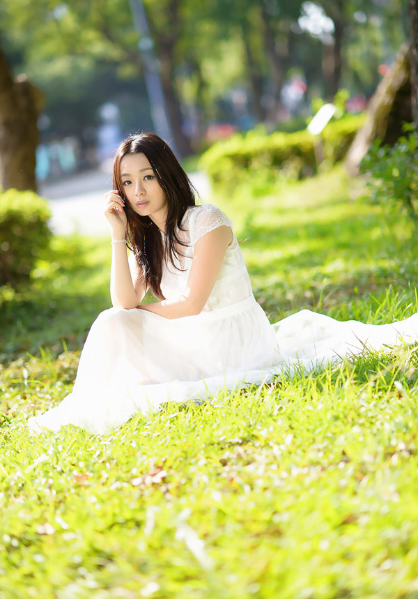 单车长裙美女飘飘写真