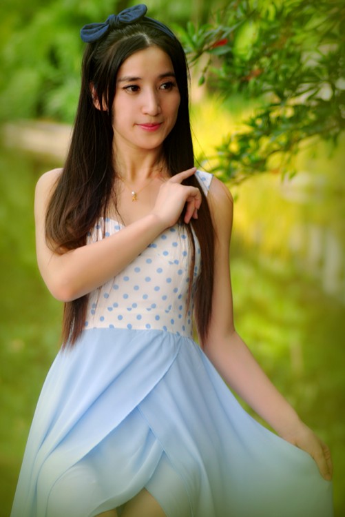 清纯美女户外写真独特的韵