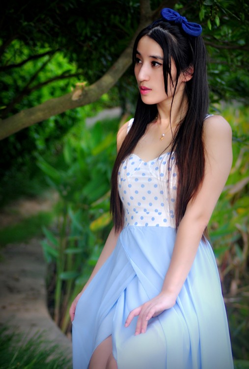 清纯美女户外写真独特的韵