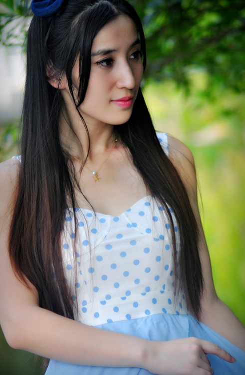 清纯美女户外写真独特的韵