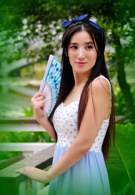 清纯美女户外写真独特的韵