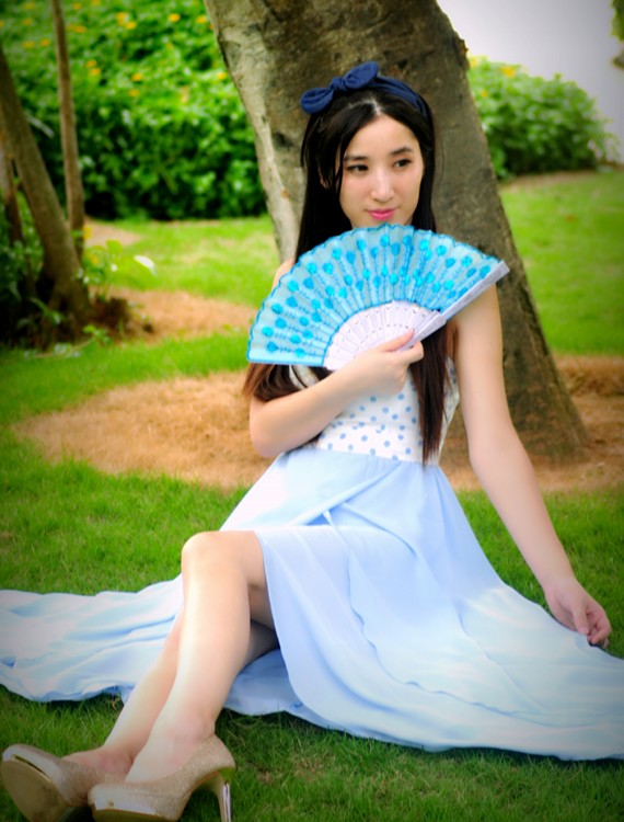 清纯美女户外写真独特的韵